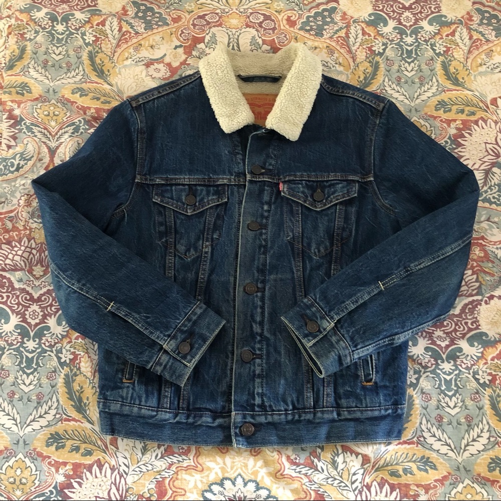 Levi’s Sherpa Trucker denim jacket quilted lining, size mens XS/womens S